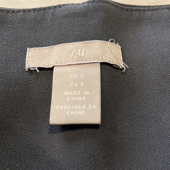 Size 2 gray dress pants with tie belt from H&M. - Picture 3 of 4